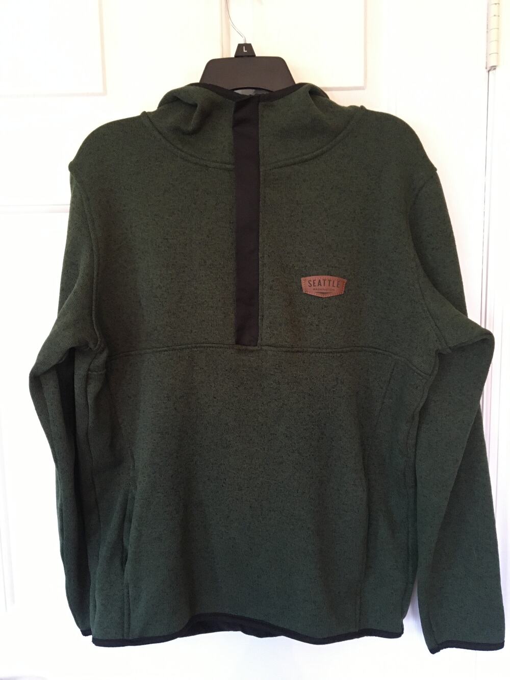 Artisans The Art of Apparel Large Seattle Washington 1/4 Zip Hoodie W Pockets